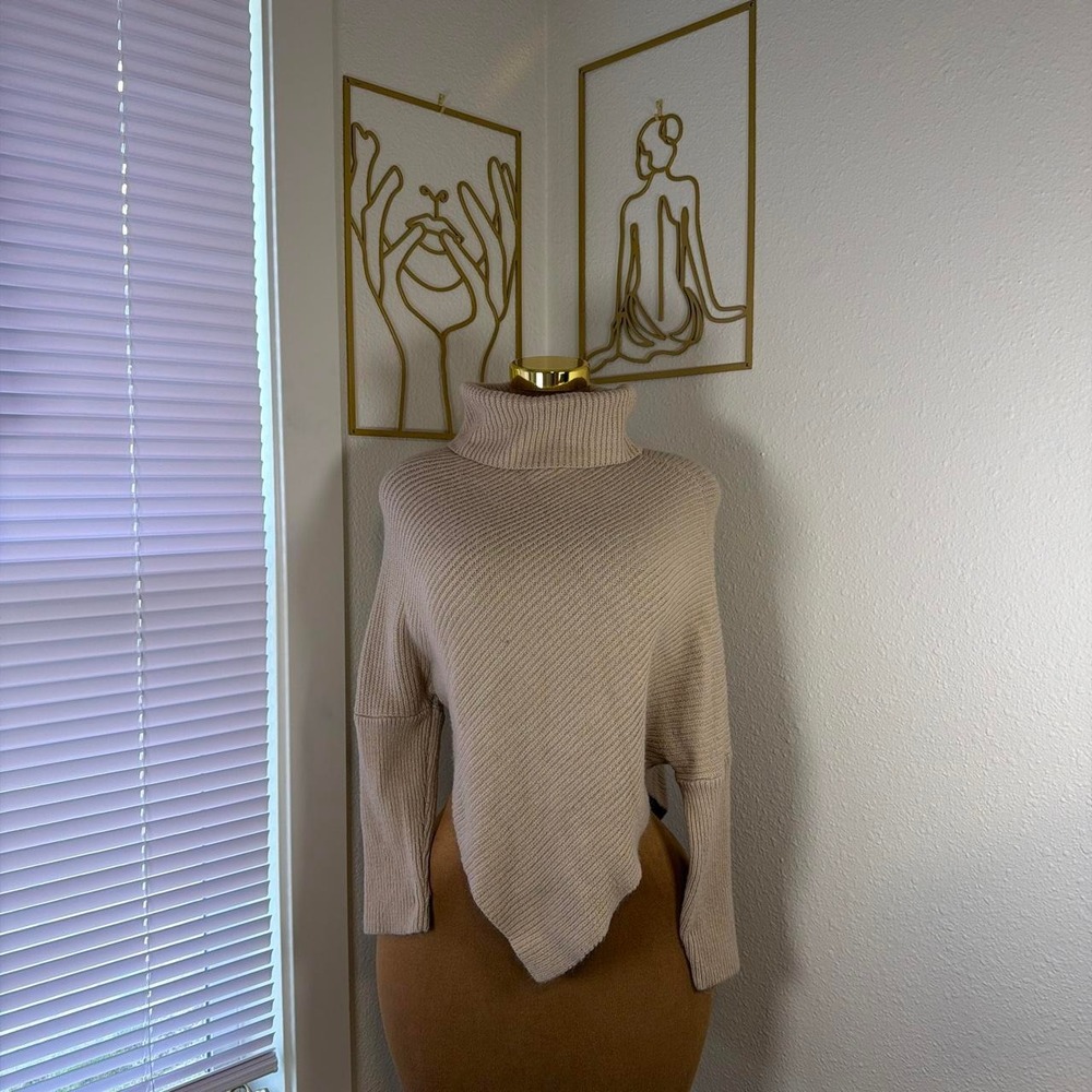 Cream ribbed knit turtleneck sweater #cozy #knitwear size small